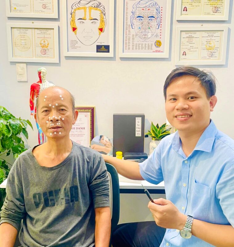 Bệnh Nhân khi đang điều trị với phương pháp Diện Chẩn Bùi Quốc Châu