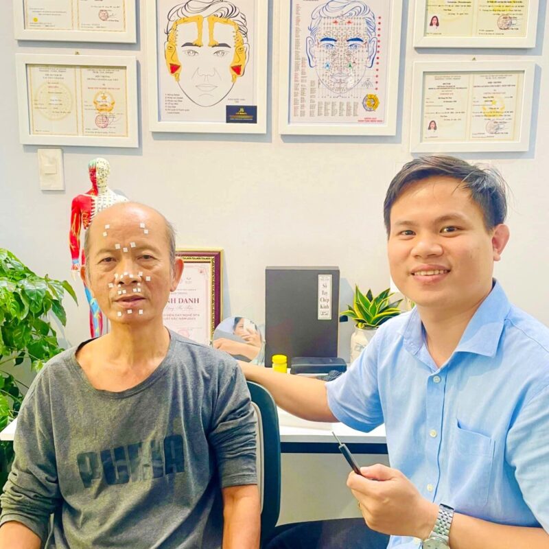 bệnh nhân chữa trị đông y tại Joli